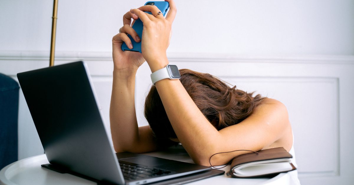 Burnout e Saúde Mental nas Empresas: Como o Mindfulness Pode Prevenir o Esgotamento Profissional